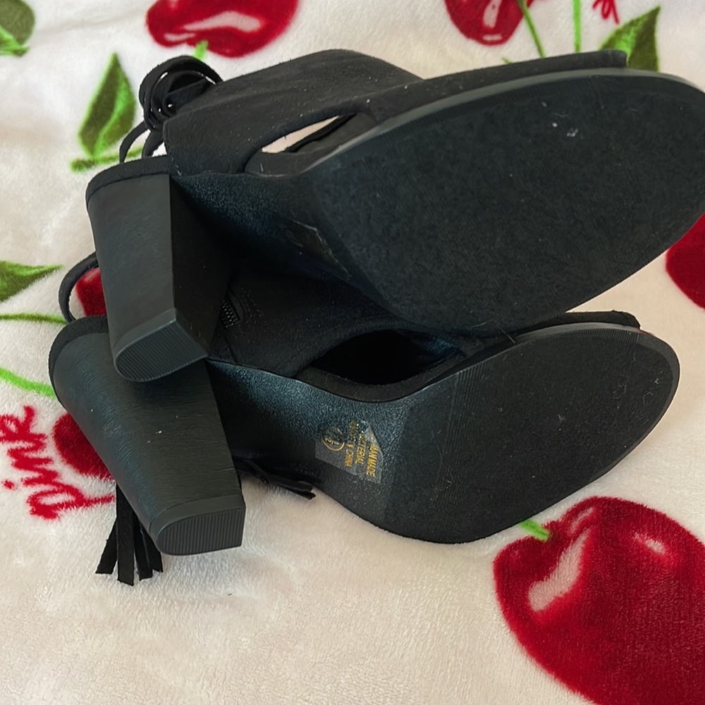 Almost new peep toe booties - Picture 3 of 3